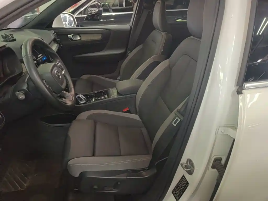 Volvo XC40 — миниатюра 15