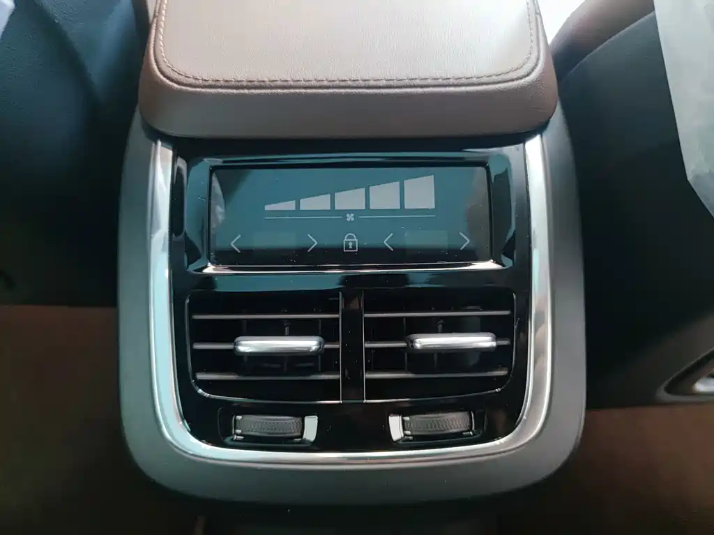 Volvo XC90 — миниатюра 10