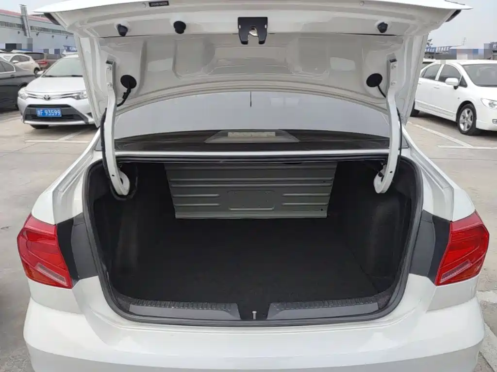 Volkswagen Jetta — миниатюра 19