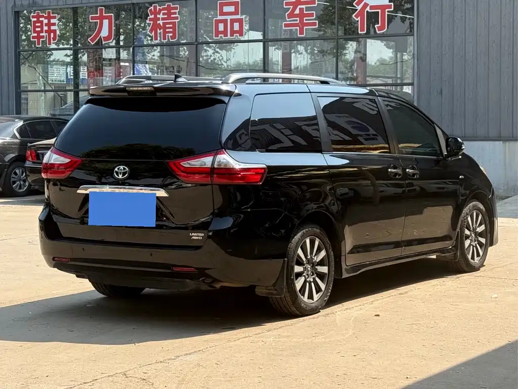 Toyota Sienna — миниатюра 7