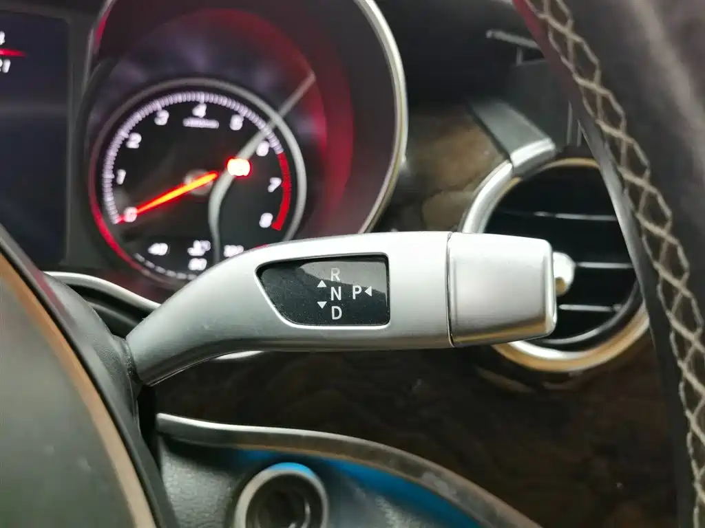 MERCEDES-BENZ V CLASS