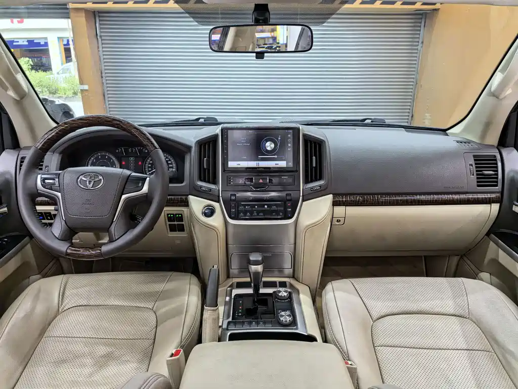 Toyota Land Cruiser — миниатюра 10