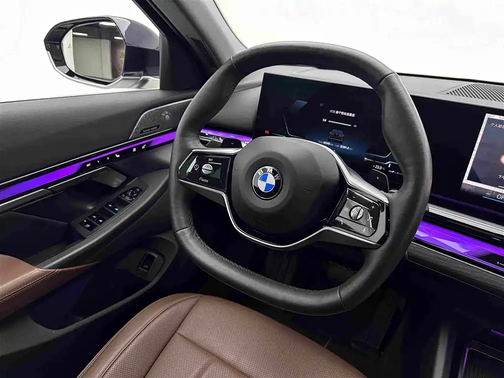 BMW 5 Series — миниатюра 10