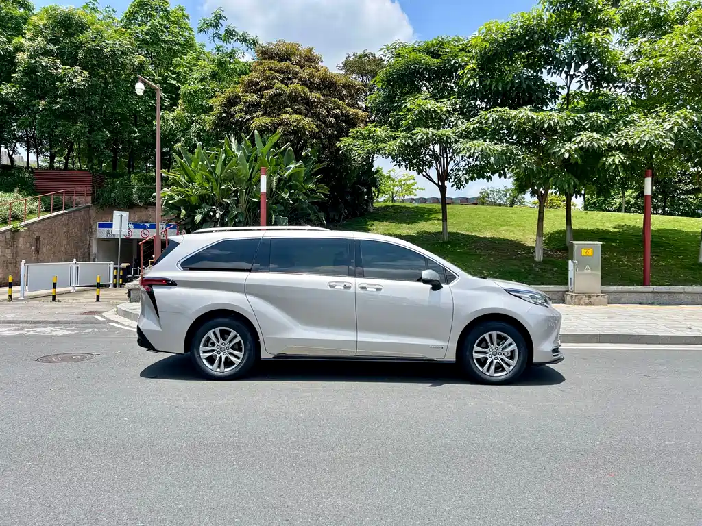 Toyota Sienna 2021 2.5L