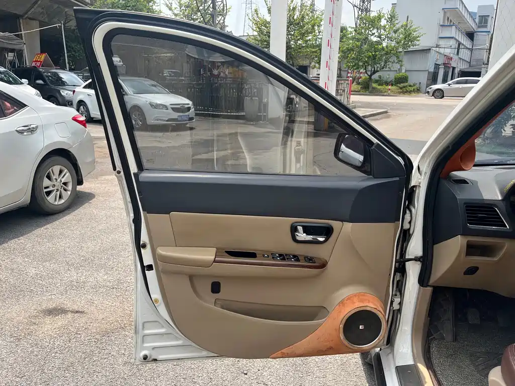 Wuling Hongguang — миниатюра 10