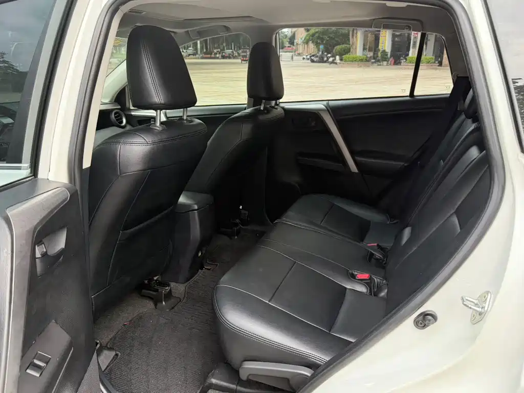 Toyota RAV4 — миниатюра 5
