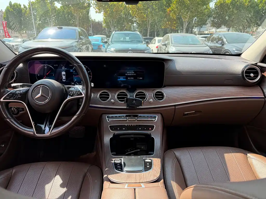 Mercedes-Benz E-Class — миниатюра 9