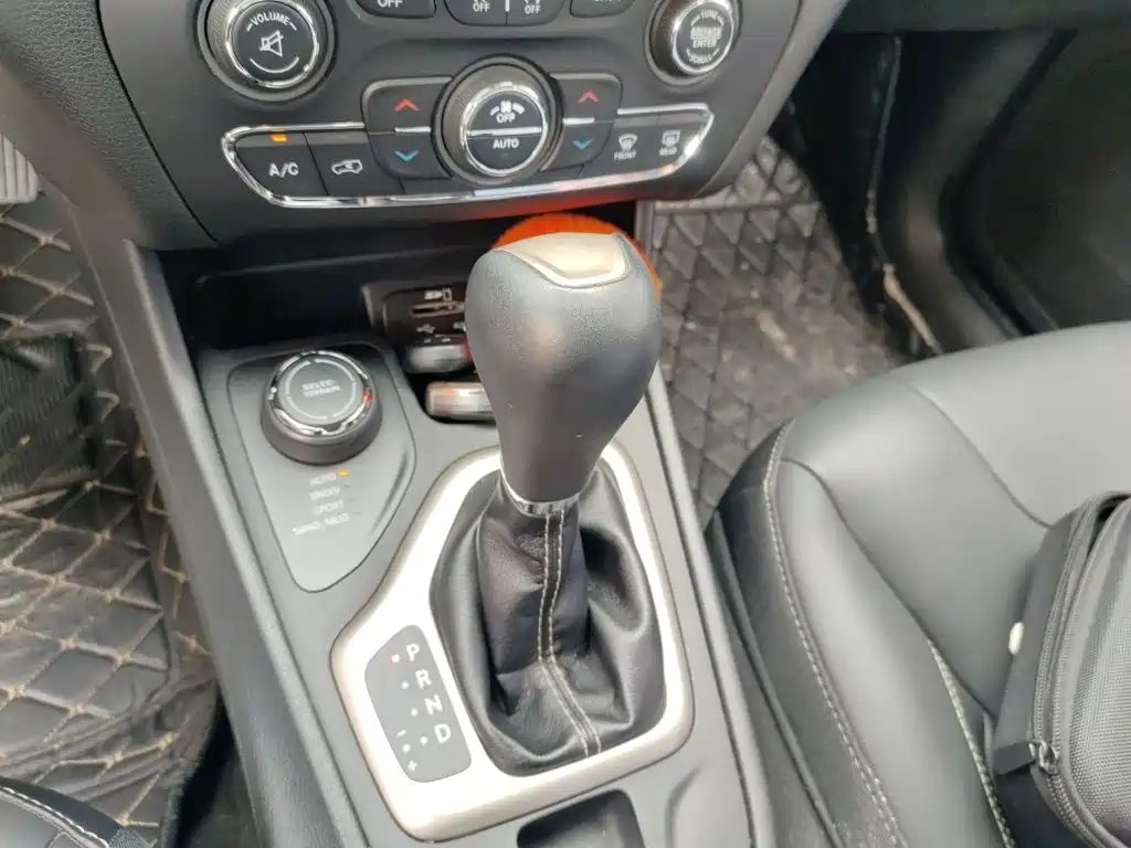 Jeep Cherokee — миниатюра 10