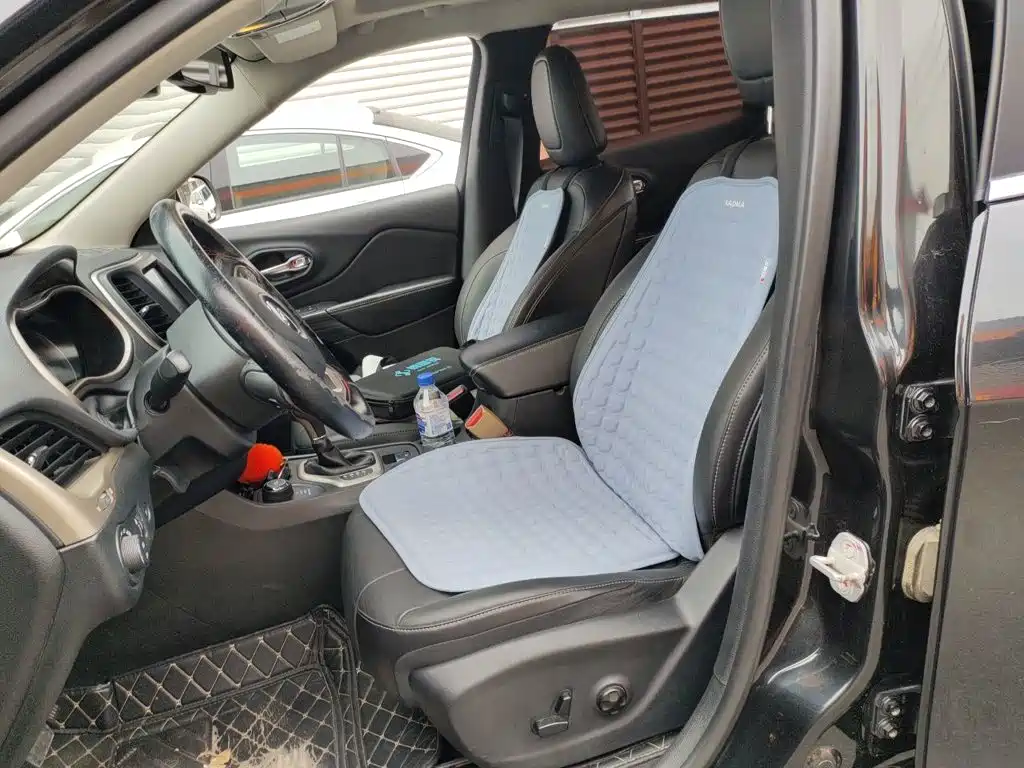Jeep Cherokee — миниатюра 11