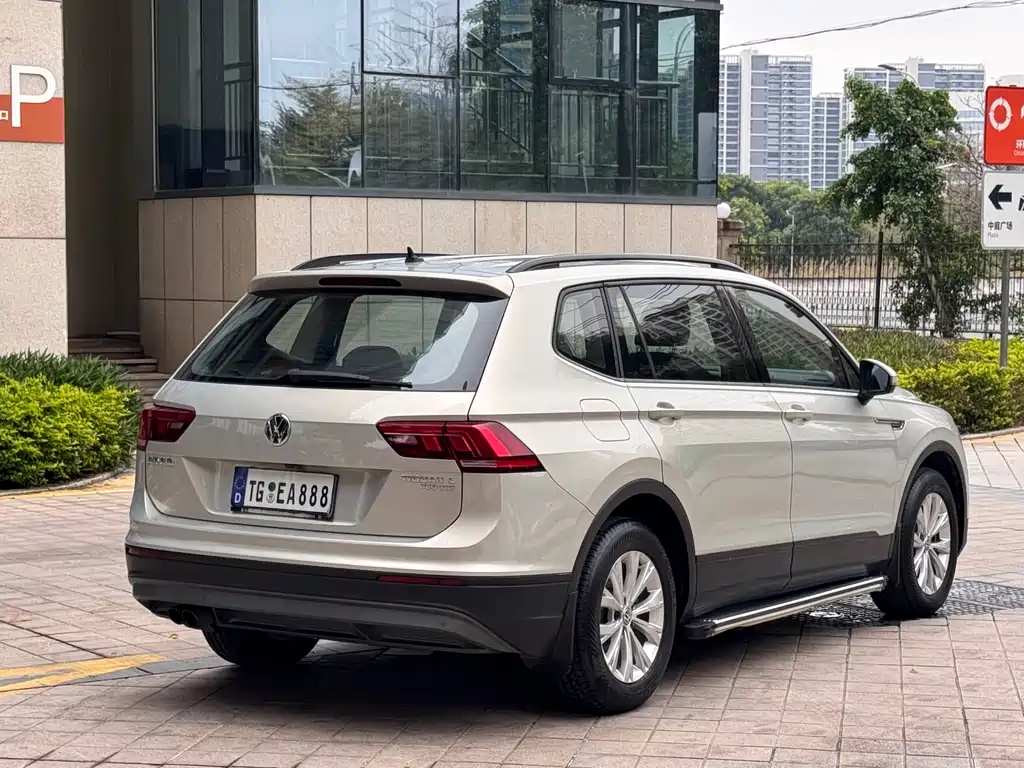 VOLKSWAGEN TIGUAN L