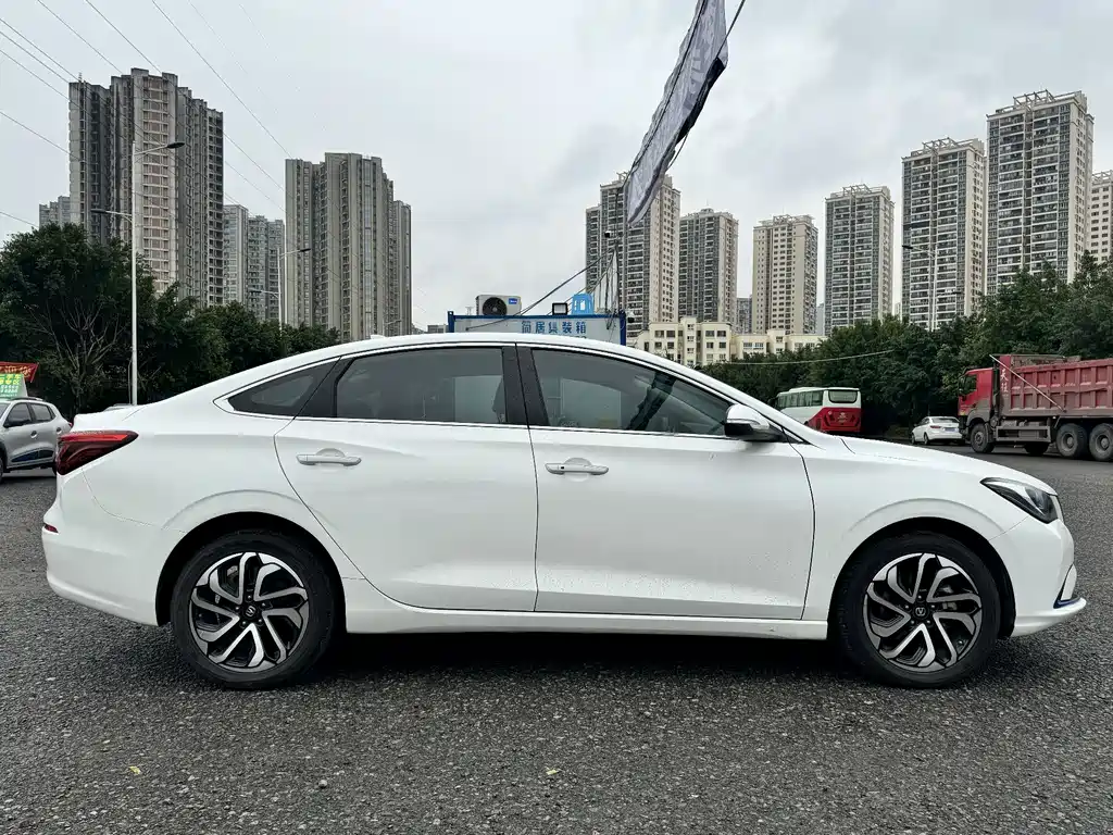 Changan Eado New Energy — миниатюра 6