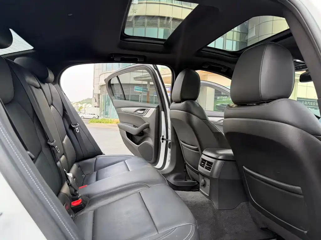 Cadillac CT5 — миниатюра 12