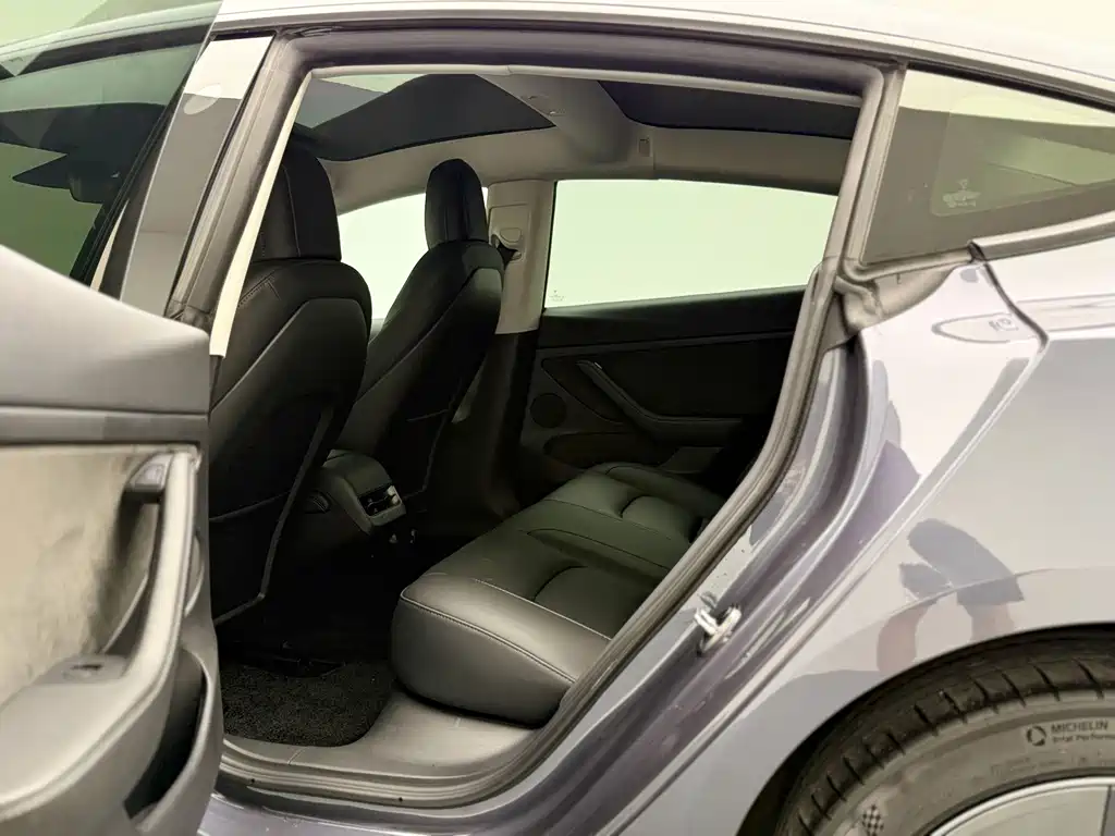 Tesla Model 3 — миниатюра 9