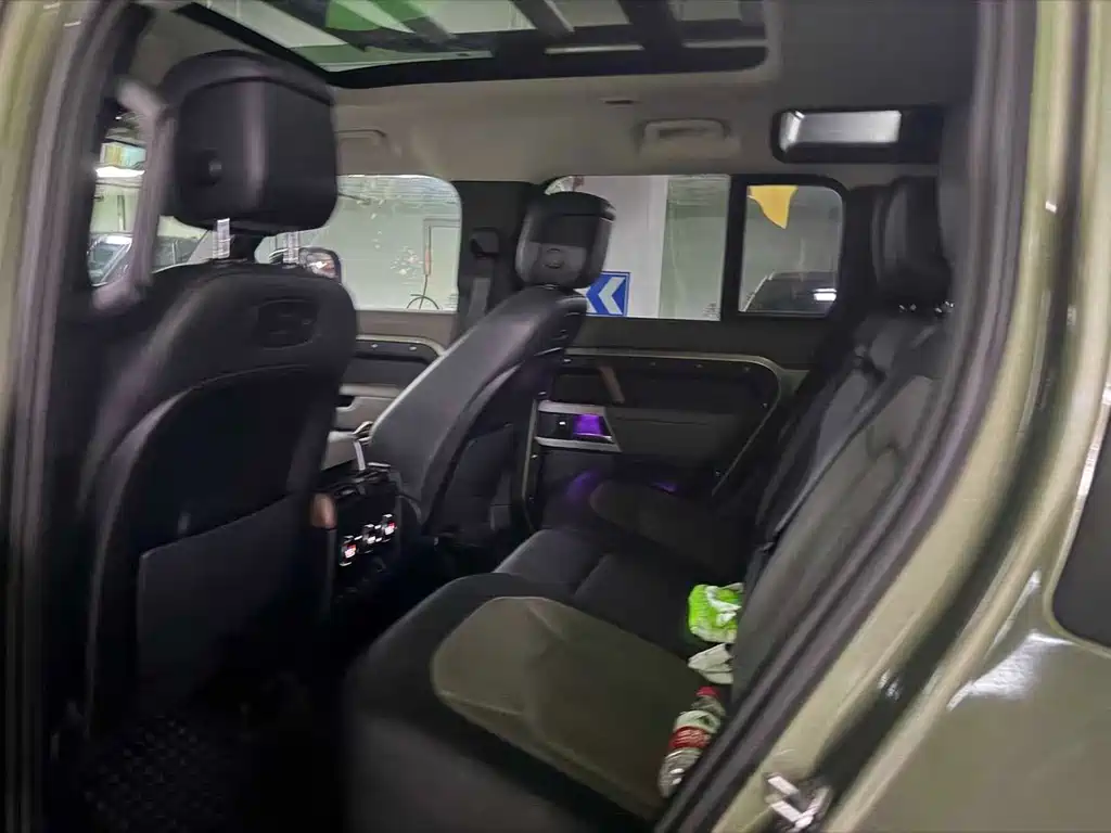 Land Rover Defender — миниатюра 4