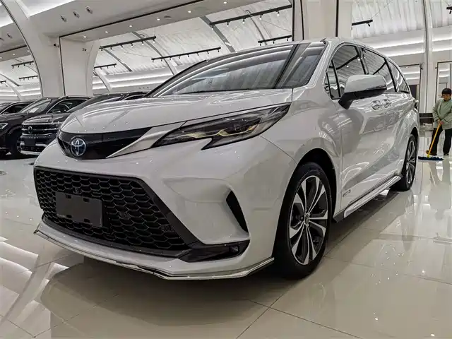 TOYOTA GREVIA 2024