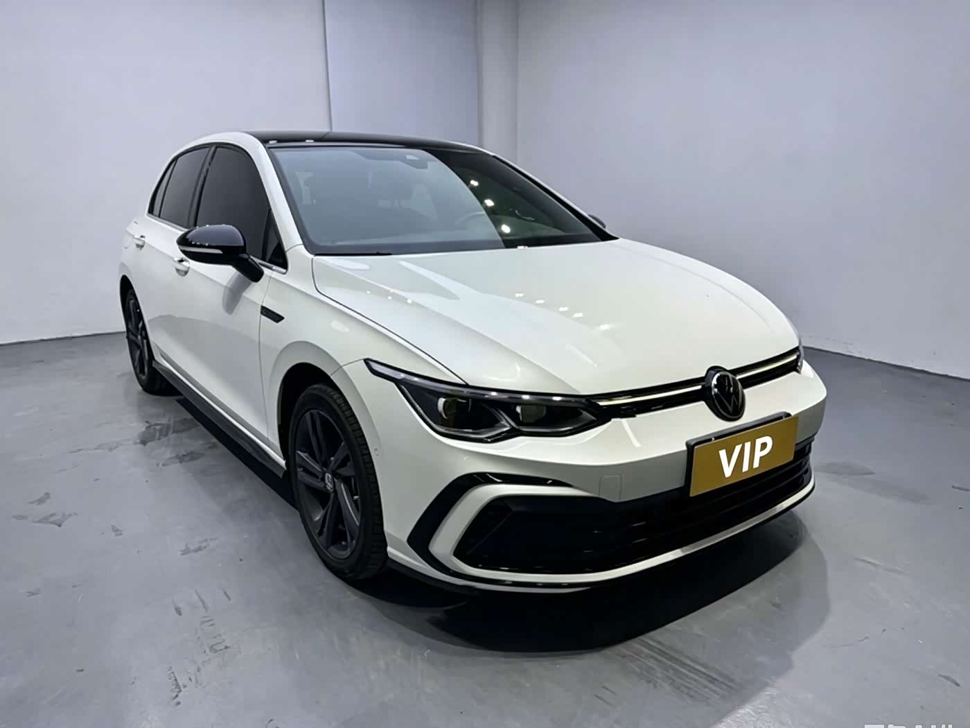 Volkswagen Golf 1.4 л 2022 г. Белый, пробег 40000 км