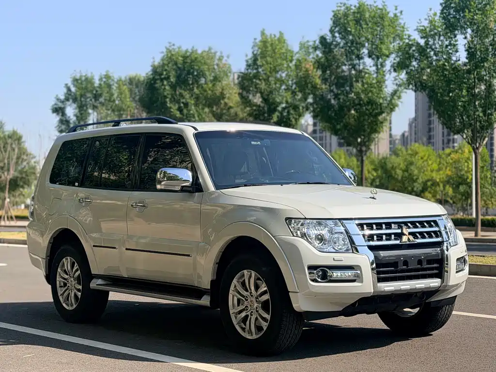 Mitsubishi Pajero (Import) — миниатюра 3