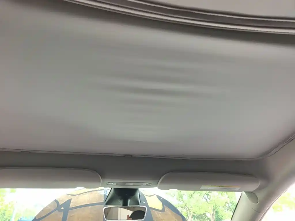 Tesla Model Y — миниатюра 18