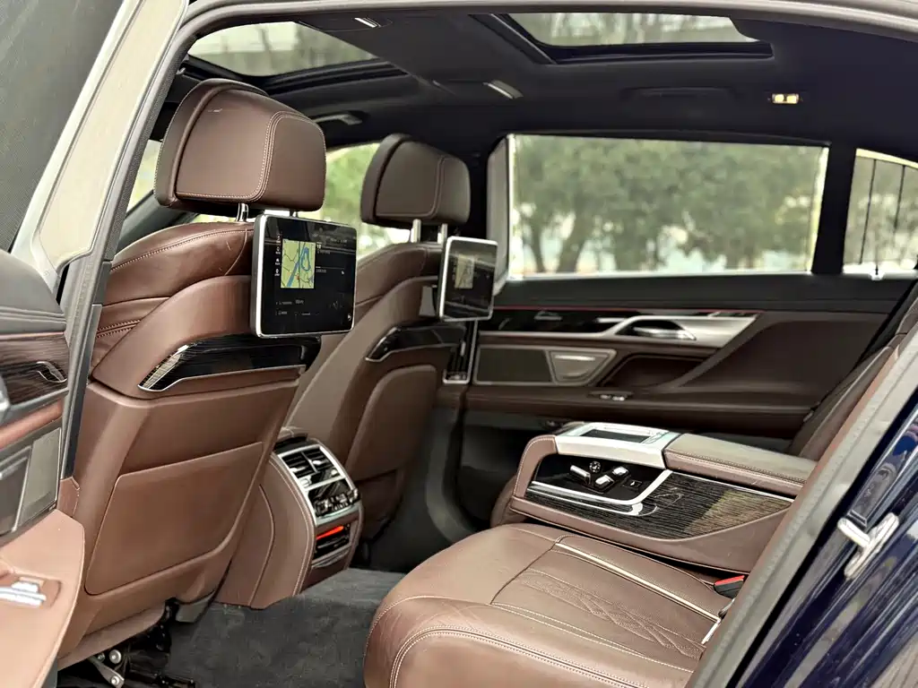BMW 7 SERIES