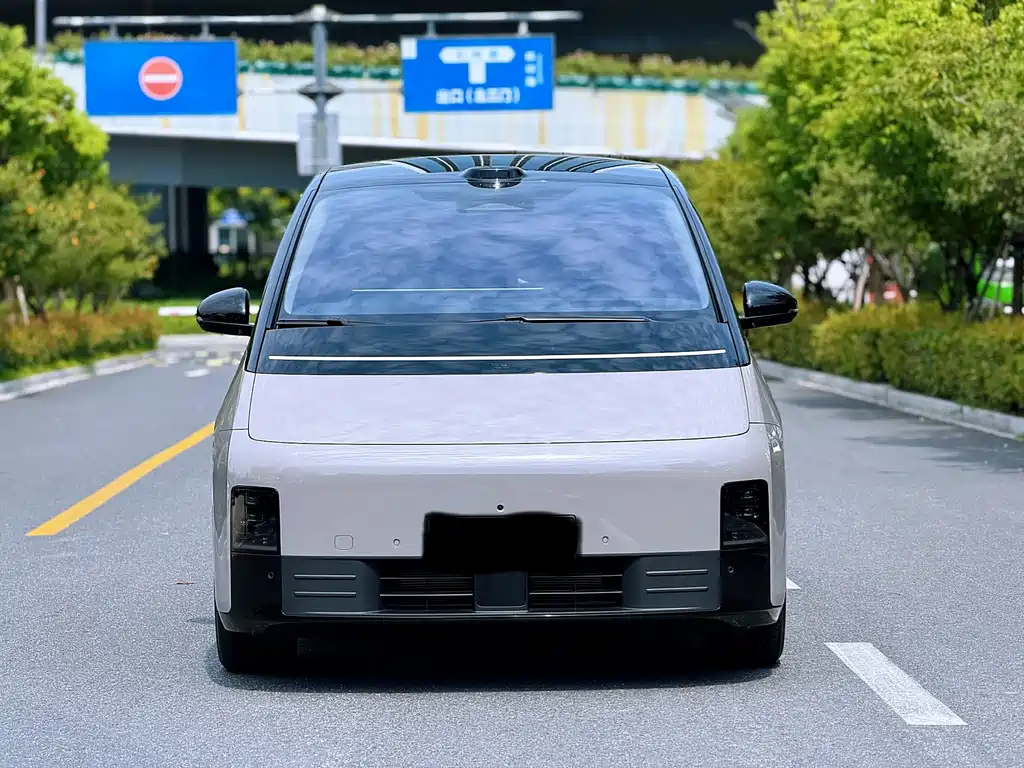 Li Auto Li MEGA — миниатюра 2