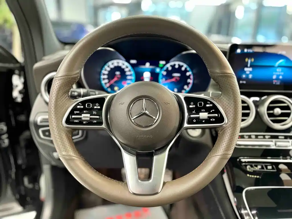 MERCEDES-BENZ GLC