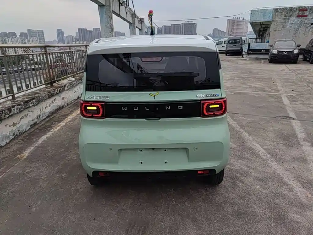 Wuling MINIEV — миниатюра 6
