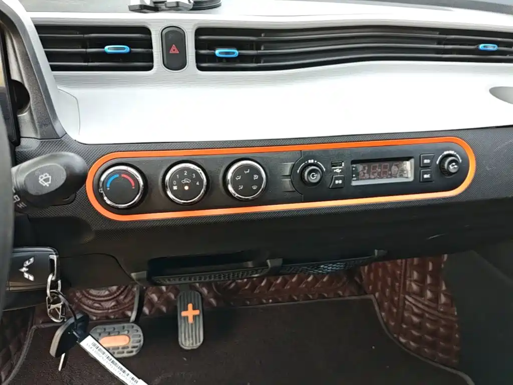 Wuling MINIEV — миниатюра 13