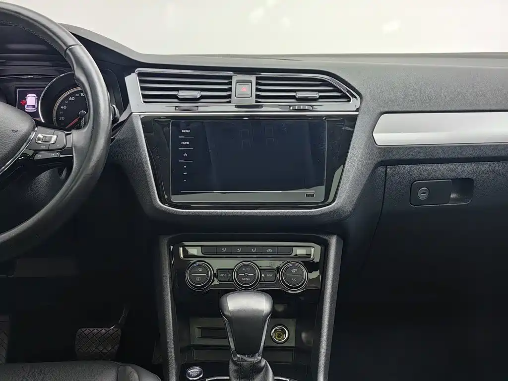 Volkswagen Tiguan L — миниатюра 12