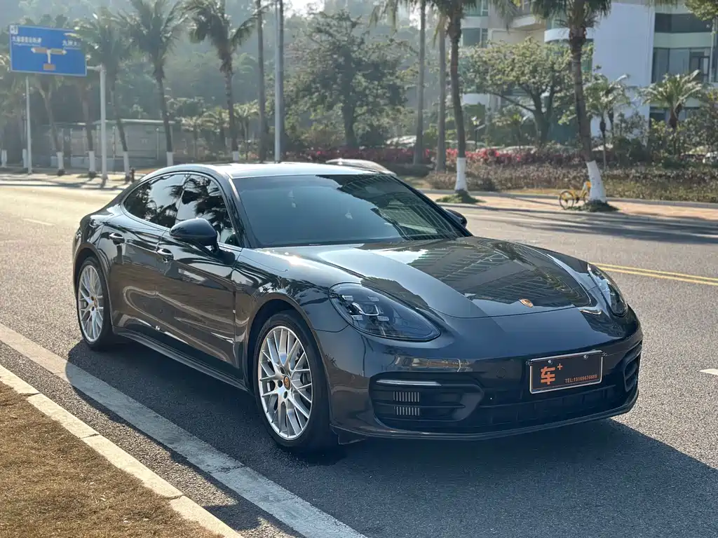 PORSCHE PANAMERA