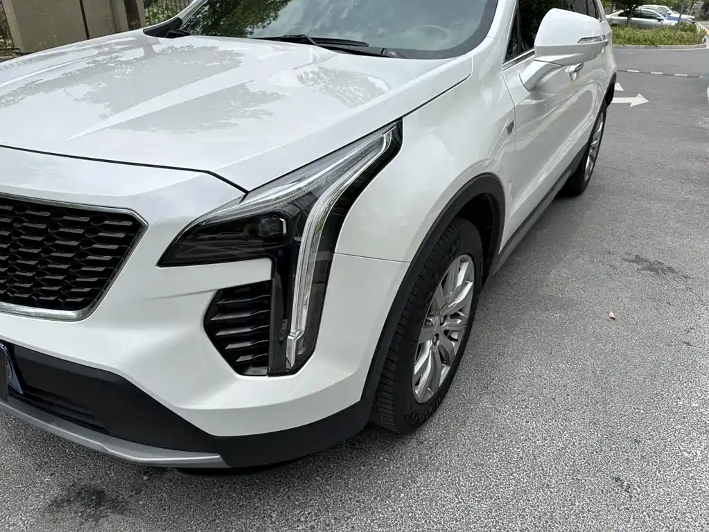 CADILLAC XT4