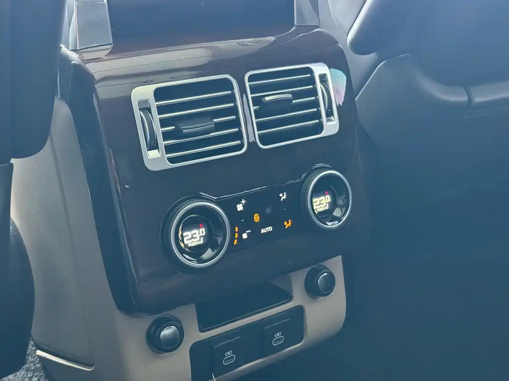 Land Rover Range Rover — миниатюра 14