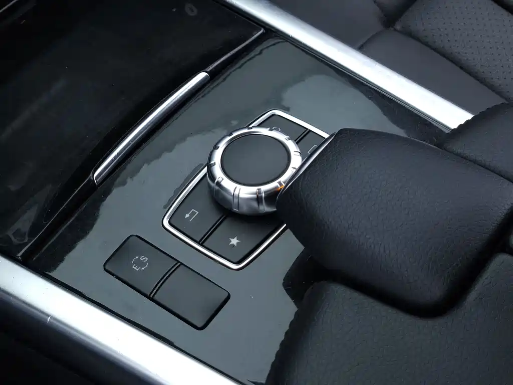Mercedes-Benz E-Class — миниатюра 18