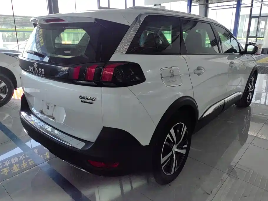 Peugeot 5008 — миниатюра 3