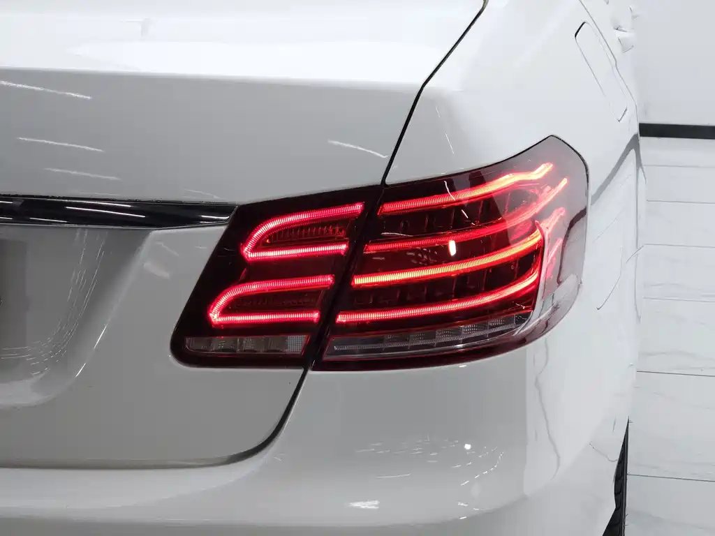 Mercedes-Benz E-Class — миниатюра 21