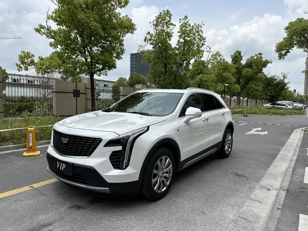 CADILLAC XT4