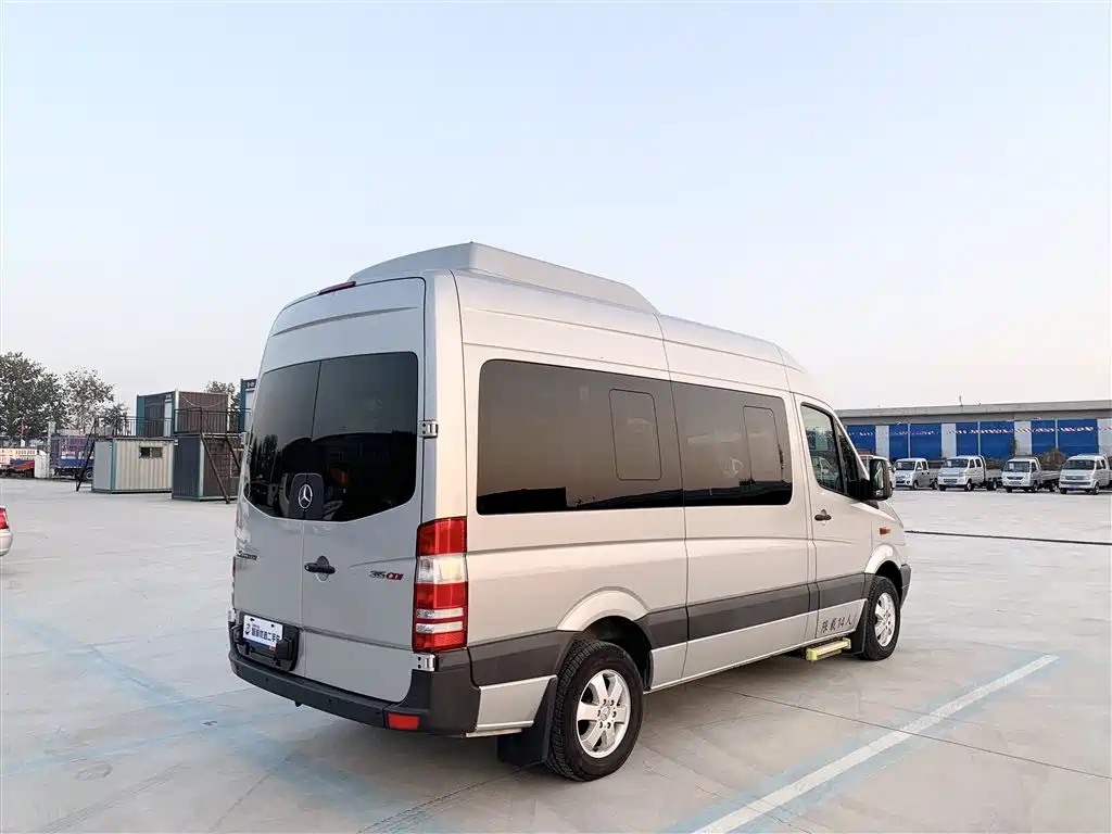 Mercedes-Benz Sprinter - фото 24