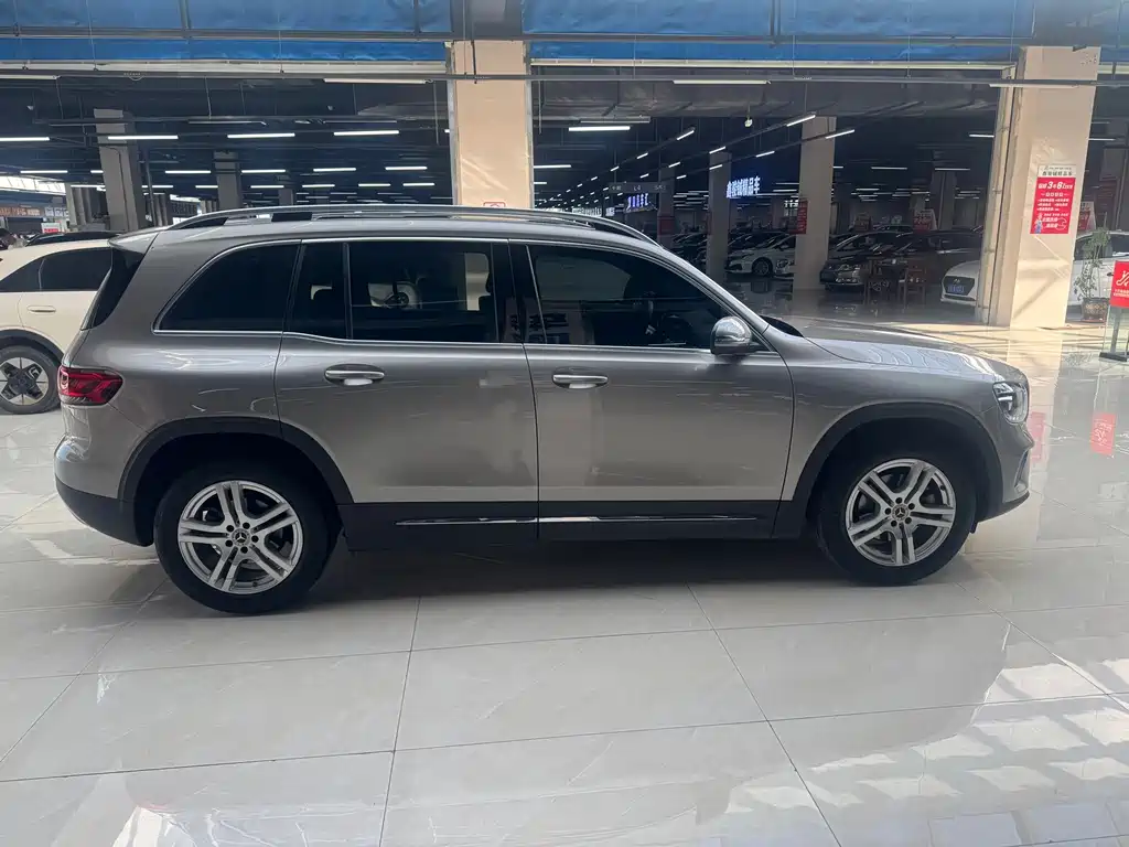 Mercedes-Benz GLB — миниатюра 12