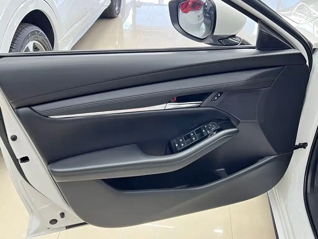 Mazda 3 Axela — миниатюра 14