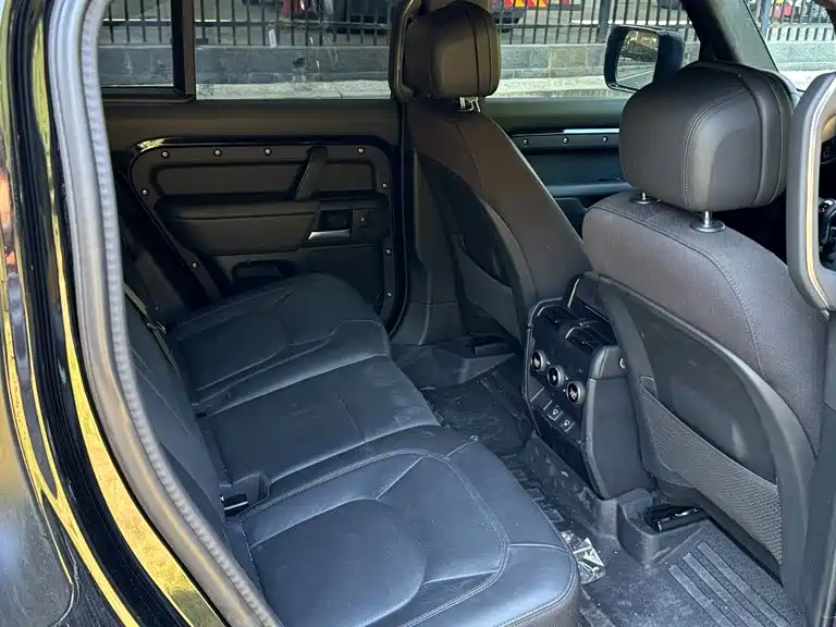 Land Rover Defender — миниатюра 16