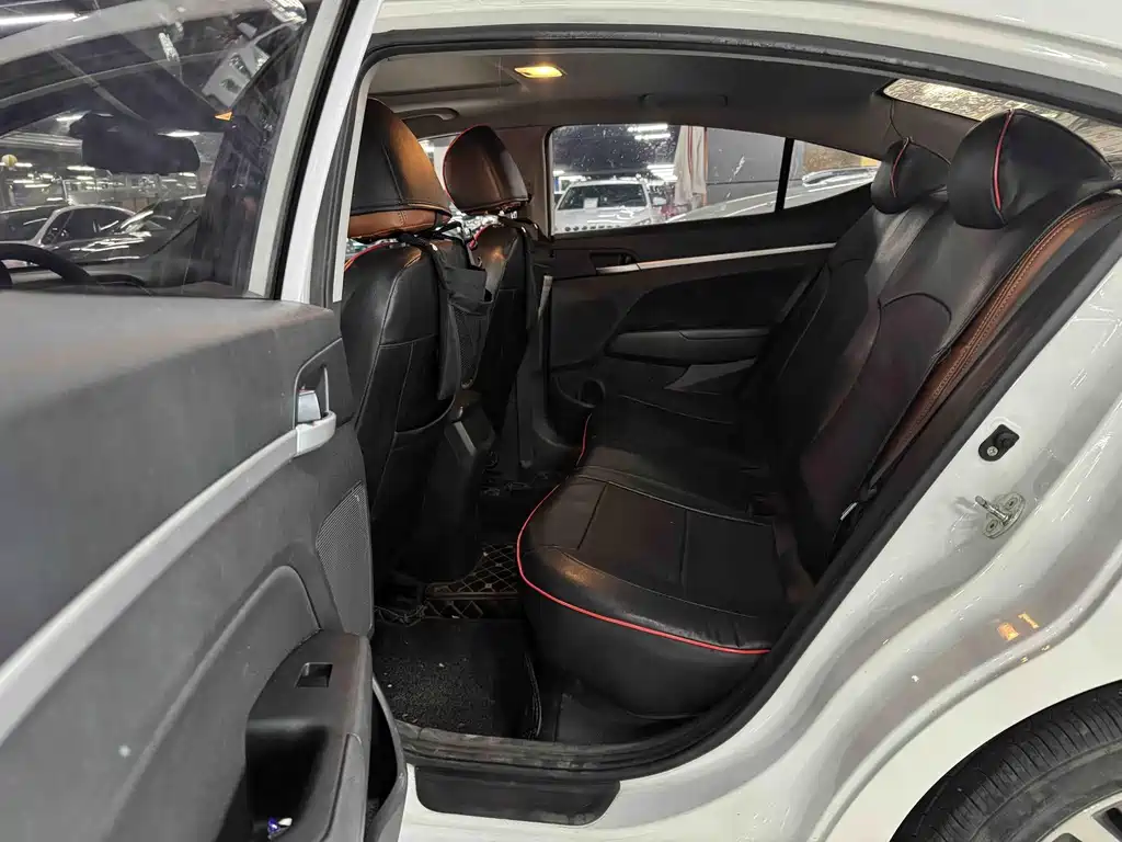 Hyundai Elantra — миниатюра 6