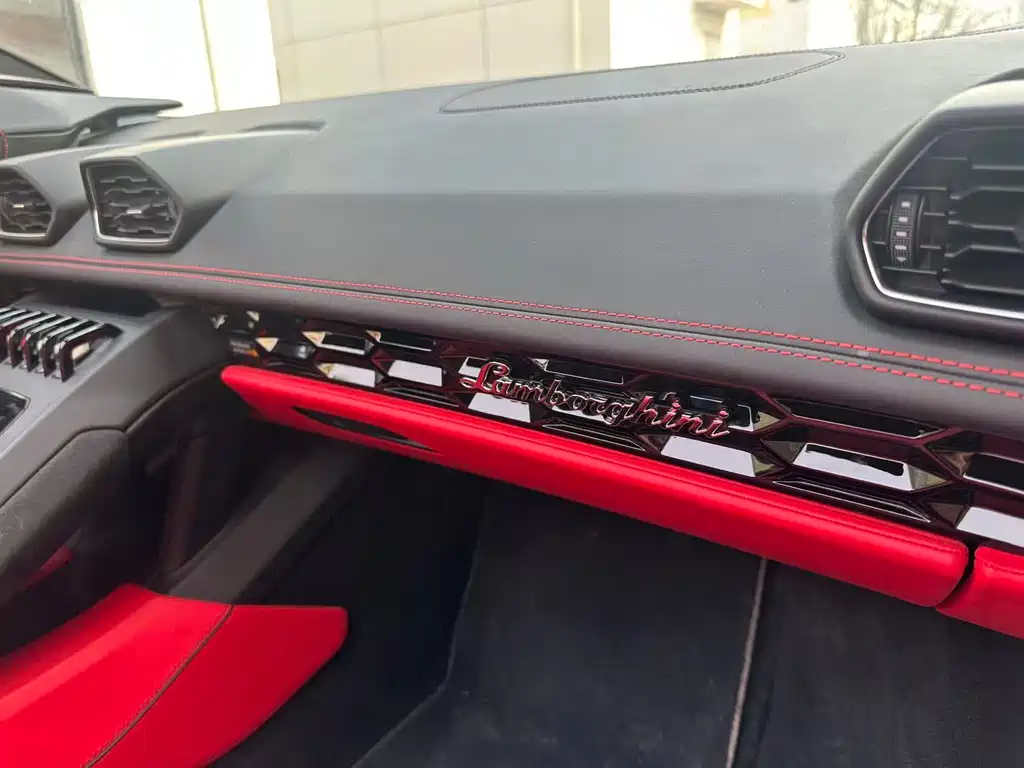 LAMBORGHINI HURACÁN