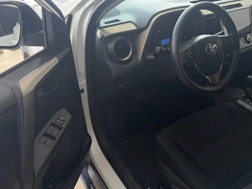 Toyota RAV4 — миниатюра 19