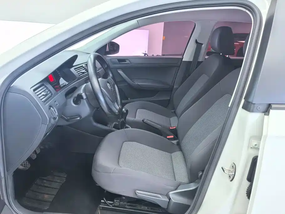 Volkswagen Santana — миниатюра 9
