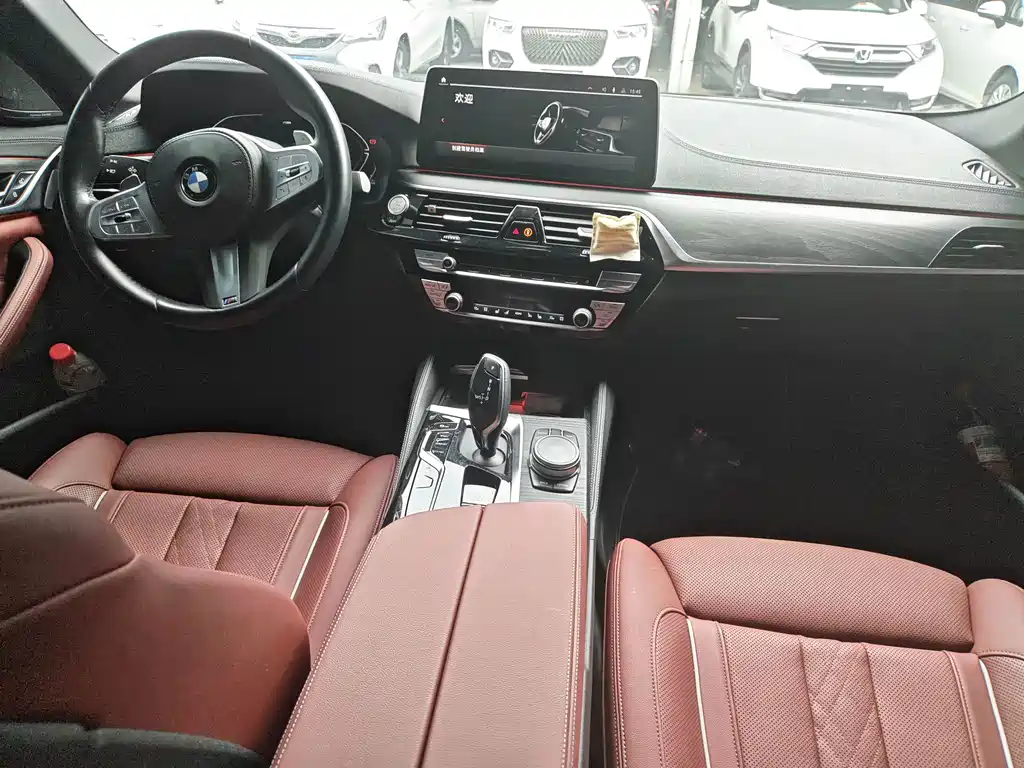 BMW 5 Series — миниатюра 11