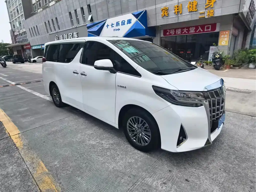 Toyota Alphard — миниатюра 3