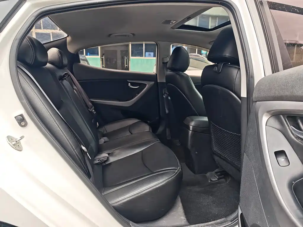 Hyundai Elantra Langdong — миниатюра 8