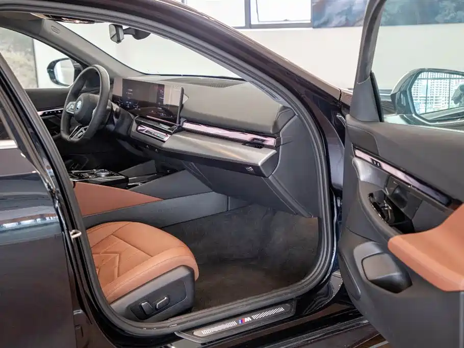 BMW i5 — миниатюра 21