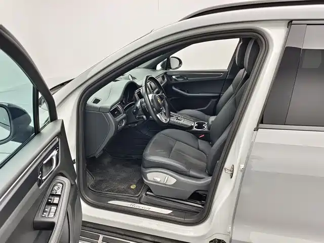 Porsche Macan — миниатюра 7