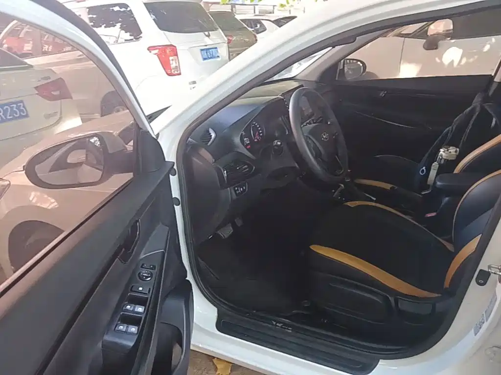 Hyundai Elantra — миниатюра 16