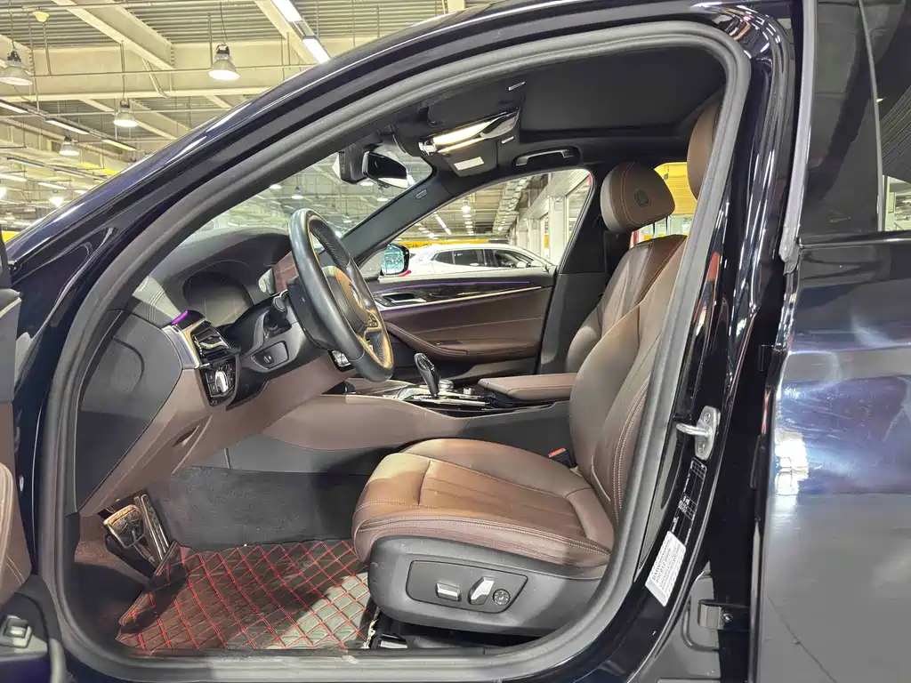 BMW 5 Series — миниатюра 7